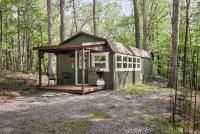 Tiny Cabin w Fire Pit Game Room and Dog Friendly - B&B Great Cacapon