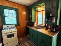 Gresham Shores Woodies Perch #5 - Bed and Breakfast Arbor Vitae
