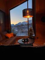 New Apartment, Porch & Sauna, Sunnmøre Alps - B&B Stranda