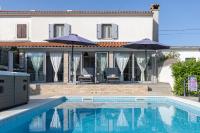 Villa LULU with heated pool, sauna & hot tub - Chambres d’hôtes Labin