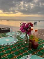 Whale Beach Bungalows and Tents - B&B