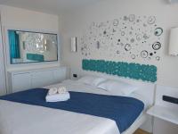 Deluxe One-Bedroom Apartment with Ocean View