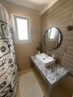 Sea View Serenity 3BR Home near Beach & Town - Bed and Breakfast Samos