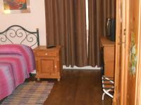 Single Room with Shared Bathroom