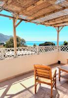 Stylish home with views 4 min walk to the beach!! - B&B Solanas