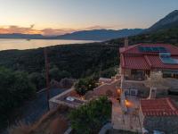 Niki's Tower - Serene Seaview Stone Getaway - Ferienwohnung Kalamata