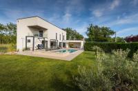 Villa Luce Verde by Villsy - with heated pool, sauna and jacuzzi - Bed and Breakfast Kirmenjak