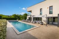Villa Luce Verde by Villsy - with heated pool, sauna and jacuzzi - B&B Kirmenjak