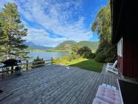 Charming Cabin With Direct Access To The Water - Bed and Breakfast Eidsbygda