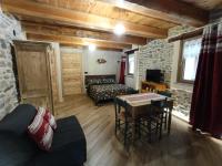 Deluxe One-Bedroom Apartment