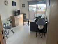 studio cabine 4 personnes à 50m du port et 100m de la plage - B&B Arcachon