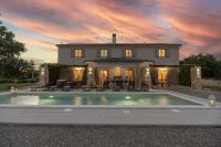 Villa Batelica with large garden, kids playground and private pool - B&B Labin