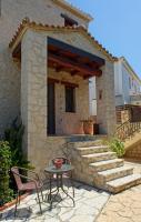 Villa Petalouda - Traditional Villa with Private Pool - B&B Tragaki