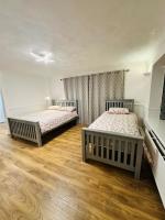 Ashsons Cosy Studio Apartment Free Parking For Car or Small Van Only - B&B Milton Keynes