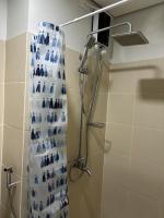 One-Bedroom Apartment with View