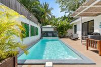 Stylish Modern Home with a Tranquil Outdoor Oasis, Spacious Open Floor Plan, and Private Swimming Pool - Chambres d’hôtes Playa Flamingo