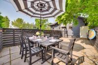 Walk to Dtwn: Cozy Home w/ Fireplace in Charlevoix - B&B Charlevoix