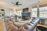 Walk to Dtwn: Cozy Home w/ Fireplace in Charlevoix - B&B Charlevoix