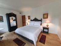 Double or Twin Room with Private Bathroom