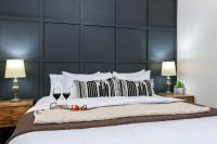 Downtown Retreat #5 - Walk to Main, Shared Pool & Hot Tub - B&B Fredericksburg