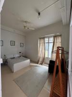 Deluxe One-Bedroom Apartment