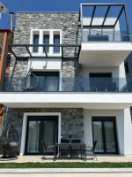 Hasi Suites One Bedroom - Bed and Breakfast Néa Moudhaniá