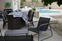 Villa wifi 8 à 10 personnes BBQ piscine situation centrale à Cuges les pins Sainte Baume 2km OK Corral 20km Marseille centre 20km Var - Chambres d'hôtes Cuges-les-Pins