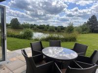 Lakeside Log Cabin - Ferienwohnung Legbourne