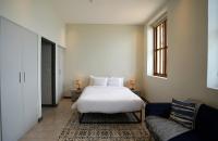 Studio met Queensize Bed
