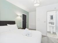 Five Bedroom Home with En Suites - Bed and Breakfast Darlington