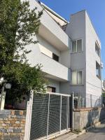 Guest House by Roni - B&B Durrës