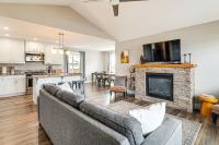 Hot Tub Modern Ocean Shores Home, 2 Mi to Beach! - B&B Ocean Shores