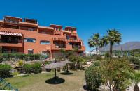 Stylish Duplex Apartment in Estepona, Spain - Sea Views, Pool & Coastal Living - Chambres d'hôtes Estepona