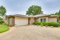 5 Mi to Lewisville Lake: Couple's Retreat w/ Yard - Ferienwohnung Lewisville