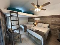 Tiny Feather - Hot Tub Spa - B&B Stanton