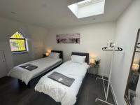 2BR Flat in Prime Location - B&B
