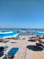 Appartamento 150 mt dal mare con giardino, 2 camere e aria condizionata BIANCOFIORE - Ferienwohnung Fano