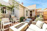 Chic Beach Bungalow 3 Blocks from the Sand - B&B Manhattan Beach