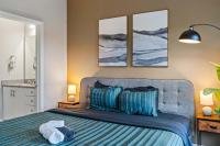 Upscale King 3BR Townhouse in Pineville - B&B Charlotte