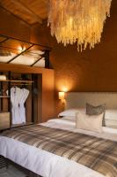 Habitación con vistas a la montaña y cama grande
