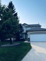 Private Queen Bedroom in Kenaston, Walmart, Costco, MITT, IKEA, Outlet, Unversity of Manitoba are nearby - B&B Winnipeg