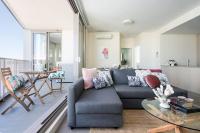 Top Floor 2BR Pool, Gym, Parking Airport, City - B&B Sídney
