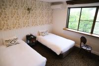 Standard Twin Room with Mountain View