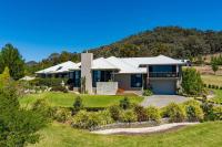 Red Lotus Guesthouse - A Grand Valley Views Escape - B&B Mudgee