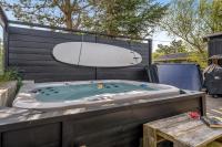 Well-Maintained Holiday Home With Outdoor Shower And 5-Person Outdoor Hot Tub, Close To The North Sea In Klitmøller - B&B Klitmøller