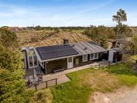 Well-Maintained Holiday Home With Outdoor Shower And 5-Person Outdoor Hot Tub, Close To The North Sea In Klitmøller - Bed and Breakfast Klitmøller