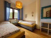 Klimatyzowany apartament przy plaży - 2 sypialnie, basen, garaż, Villa 4 Pory Roku - Bed and Breakfast Jastrzębia Góra