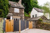 Ferry View Studio with Hot Tub and Parking - B&B Bowness-on-Windermere
