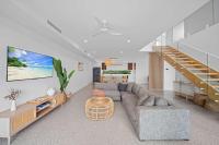 Bluebird Villa - 3min Stroll to Bokarina Beach - Bed and Breakfast Bokarina