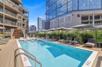 Beverly Nash Downtown, Incredible Skyline Views, Walk to Broadway! - Bed and Breakfast Nashville